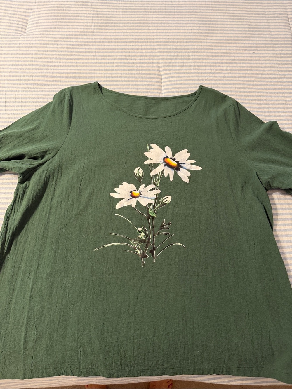 Olive Green Daisy Graphic Short Sleeve